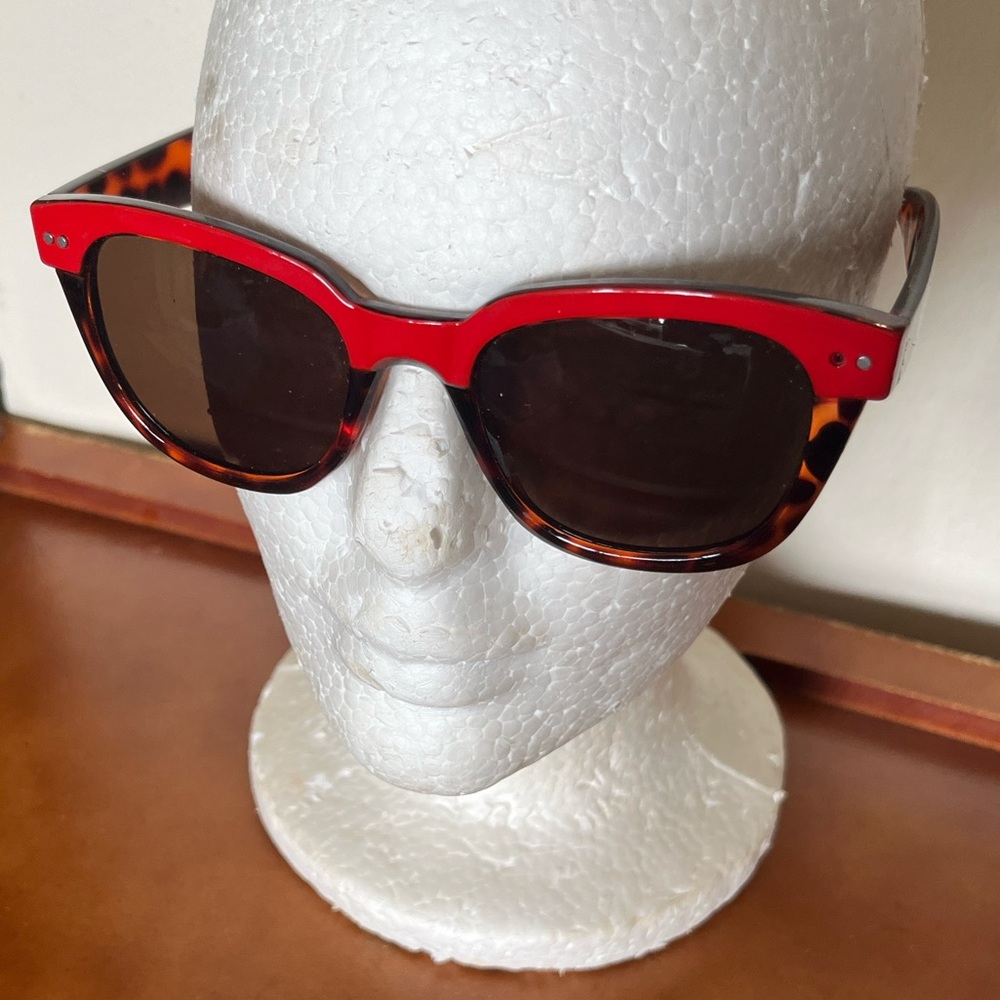A. J Morgan Red Frame & Tortoise Shell Sunglasses CE 53512